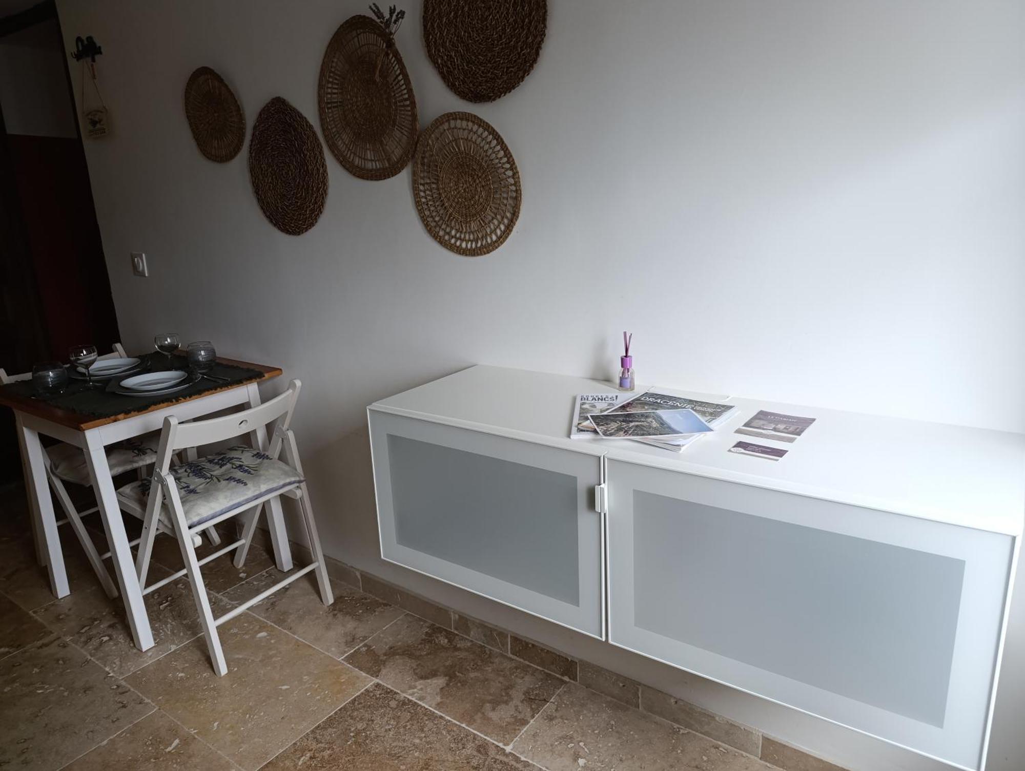 Logement Le Gabian Ampus ภายนอก รูปภาพ